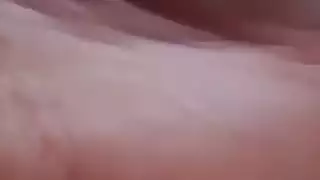 ينيك اخته بعد ما شافها تلعب بي بزازها في الحمام