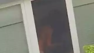 عاهرة جائعة للقضيب في دانتيل تنك عند الشروق