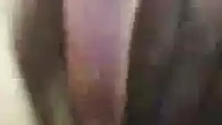 شقراء مراهقة تكشف فرجها الناعم للاختراق