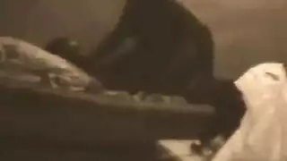 شيميل مغربية إباحية تفتح سروالها لتكشف عن قضيبها المنقوع
