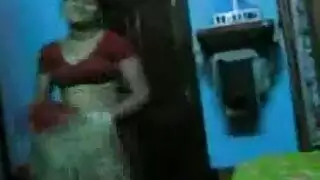البنت الذي كانت لابسه ازرق والولد اللي كان لابس شراب رصاصي وشاف كسها في الشارع وبعد كده دخلو البيت