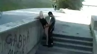 ينيك حملته أمام خطيبته