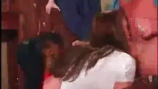 متطفلو النادي يشاهدون إيفا تُنكح في كل فتحة
