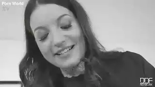 لديها مؤخرة مثل طالبه
