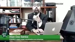 عاهرة صلعاء ترتدي جوارب سوداء يتم finger فرجها الضيق ثم تمارس الجنس بقوة