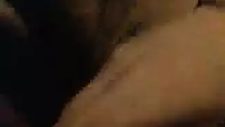 شقراء قذرة تأخذ عدة أعضاء ذكرية وهي في جواربها