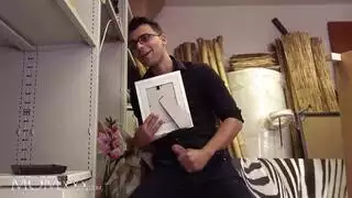 قضيب المدير الكبير يلقح موظف المكتب المطيع
