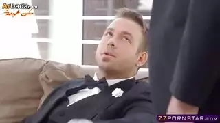 ام العروسة تساعد بنتها ليلة الدخلة