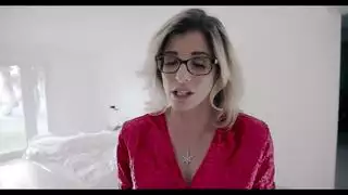 القضيب الضخم يخترق عميقاً في شرجها