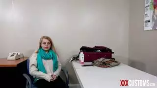 إنه يعرف المرأة ذات الهرة الرائعة