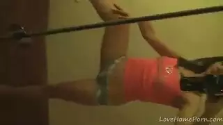 استعراض تجريد علني هاوي قبل أن تمتلئ بالسائل المنوي