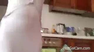 النيك امي في المطبخ ويدخل علينا ابي