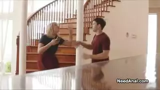 جاهزة ومفتوحة لإدخال قضيب عميق