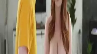 عبادة كس ناضج لحس وإدخال أصابع في فتحتها الضيقة