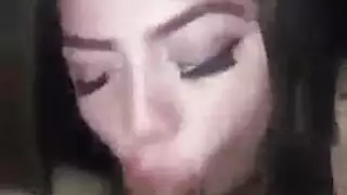 إيفا مينديز تُمارس الجنس بقوة بجانب المسبح بينما زوجها غائب