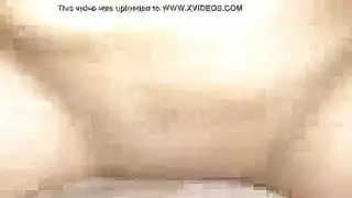 فتاة نادي نسائية صغيرة تستفيد من رجل