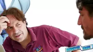 حارتان تتقاضيان أجراً كبيراً لإمتاع رجل محظوظ