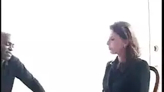 الشاب الأسود يأخذه في المؤخرة