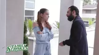 جنس حميمي مع صفع قاسٍ على مؤخرتها المثالية