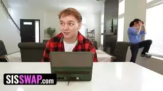 شريط إكس إكس إكس: جنس كلب مع عاهرة مطيعة