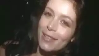ممثلة بورنو تركبه أداة ضخمة