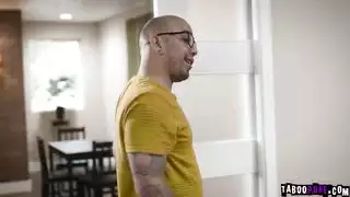 ضربات محمية من عجوز مجهول