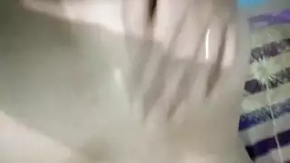 قضيب أب الزوج الكبير يملأ فرجها الضيق
