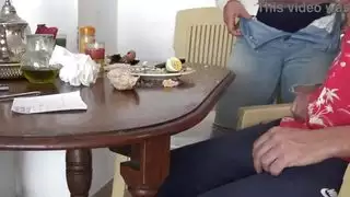 زوجة الأب العربية المثيرة تريد إفراغ خصيتي ابن زوجها الألماني كل صباح