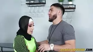 عرض جوهرة البنفسج الصريح للشرج والجنس الفموي للمدرب