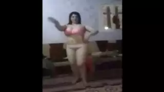 رقص تعري جامح لفتاة عربية ساخنة