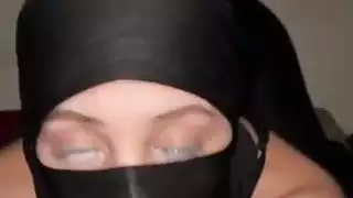 فتاة عربية تنتقل من الورع إلى العاهرة الشرجية في انتشار إباحي