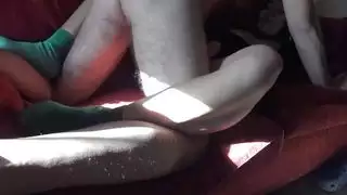 ابن الزوج ينيك زوجة أبيه ذات الكس المشعر بينما ينضم قضيب ضخم
