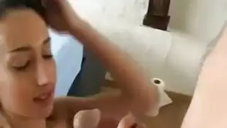 فتاة عربية مورينا ساخنة في فيلم إباحي قوي عن الشرج والوجه