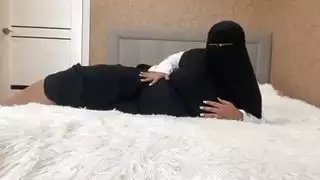 مشهد إباحي مع عربيات مثيرات ذات أثداء كبيرة