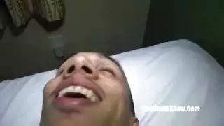 إله العضلات اللاتيني يسيطر ويضاجع العاهرة العربية