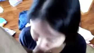 شقراء تمتص بعمق وتبلع كل قطرة