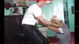شاهدني أجعل ينزل بفمي