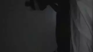 استمناء ليلي علني على الشرفة الأمامية