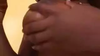محبان يعبدان قضيبًا عملاقًا