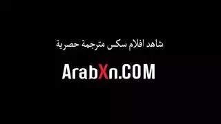 أم مثيرة تأخذ قضيبًا شابًا في مهبلها الجشع