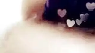 متلصص يستمني وهو يراها تمتلئ بالقضيب الأسود