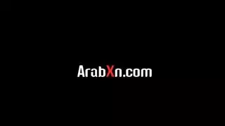 زوجة الأب تنضم إلى العشاق في جلسة جماعية ثنائية الاختراق