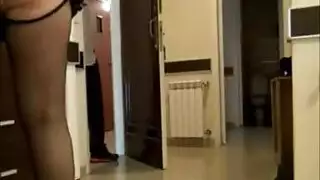 مديرة توصيل البيتزا تستخدم كحاوية سائل منوي من قبل العميل