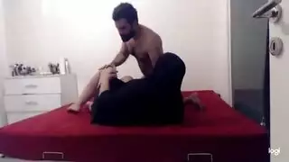 فحل أسمر يملأ مهبل سعودي ضيق بالسائل المنوي