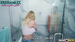 إباحية محظورة: الاستحمام قبل تمثيلية دور الأم الجامحة