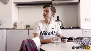 فيلم كوري إباحي ابن مشتهي الأمه وهي كمان مشتهي رومانسية