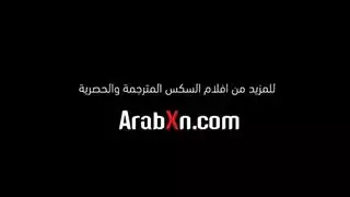 استبدال الشاشة: الزوجة تحل محل إباحيته بجنس مباشر صريح