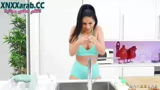 جلسة تدريب مراهقات: اختناق من قضيب وحشي