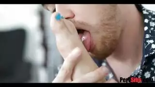 الأخ غير الشقيق يضرب مؤخرات الأختين الضيقة في ثنائي صعب