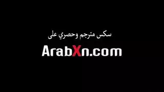 مديرة مثيرة تقدم إرشادات جنسية صريحة في فيلم إباحي